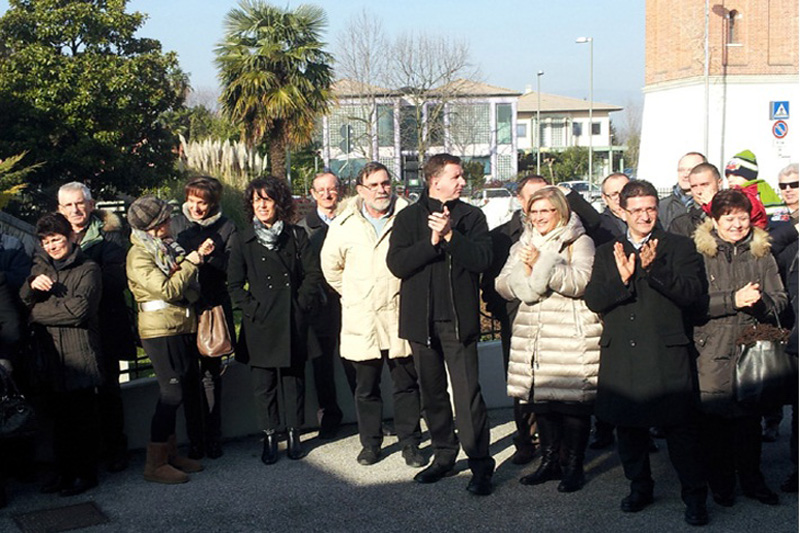 tl_files/immagini/gruppi/carita/inaug car da3.jpg